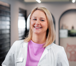 Die Apothekerin Eva Gabriel